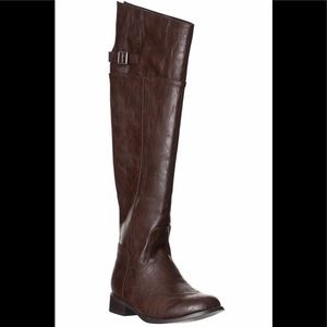 Breckelle’s Knee-high boots size 7.5